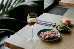 best wine for sushi - featured image