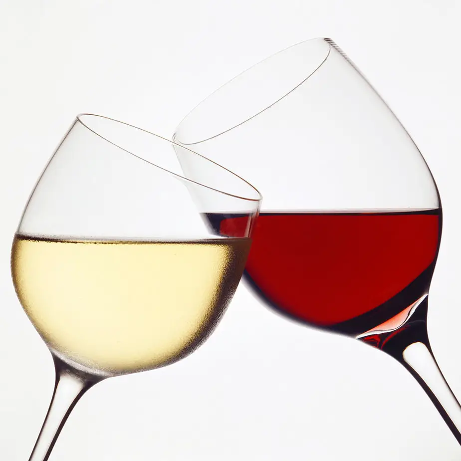 Red and White wine in glasses